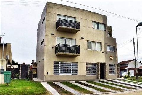Frente del edificio de Piedras de Mar